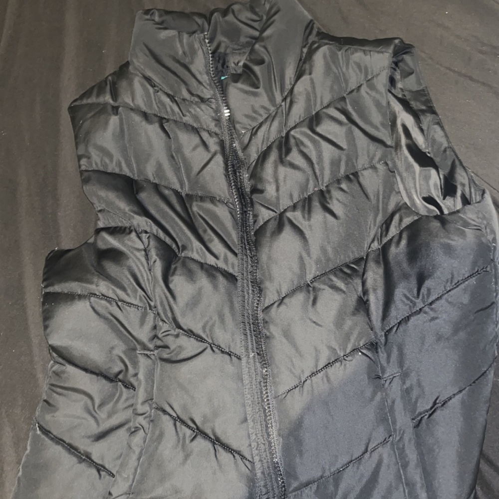 Black puffer vest